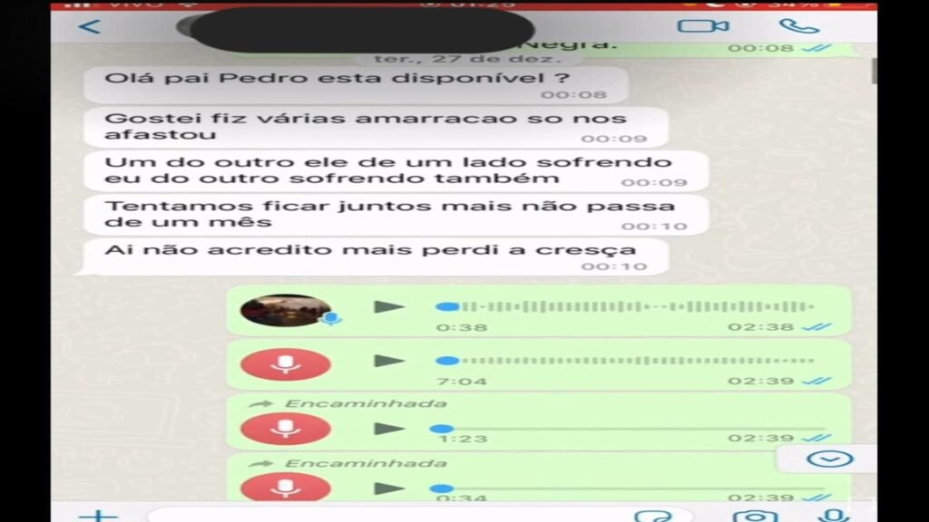 Print da tela do celular, mostrando uma mensagem que Carla mandou para o Pai Pedro,sobre sua frustração, dizendo "Fiz Amarração Amorosa e não Funcionou"