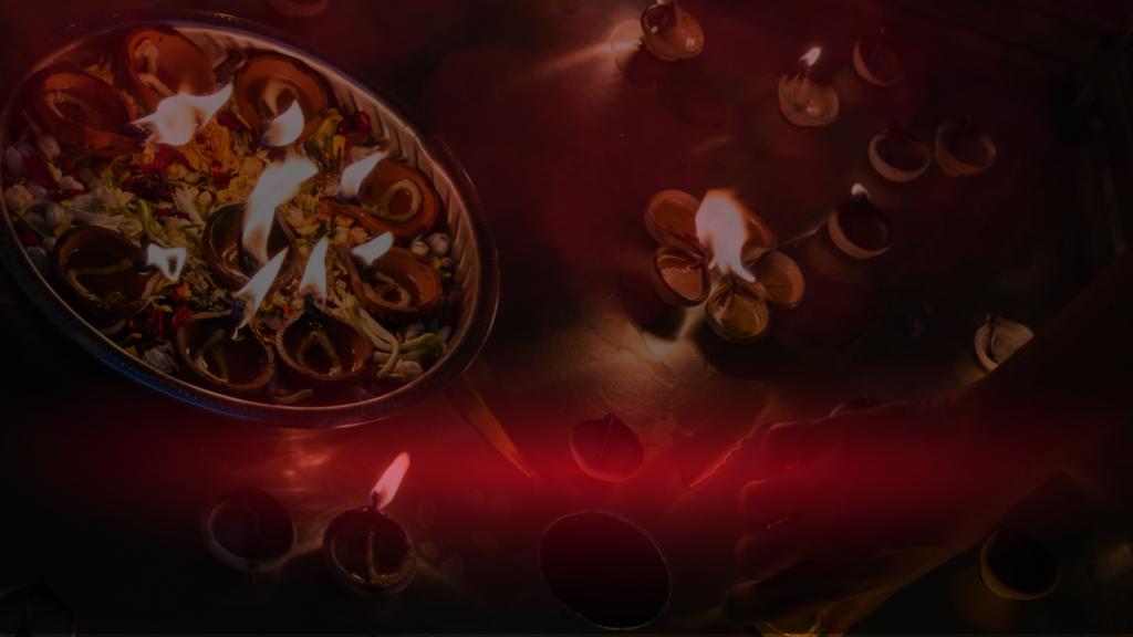 Ritual de selamento espiritual com lamparinas acesas sobre um altar decorado com flores. A imagem evoca a espiritualidade e a cura, representando a conexão energética e a renovação em relacionamentos em crise.