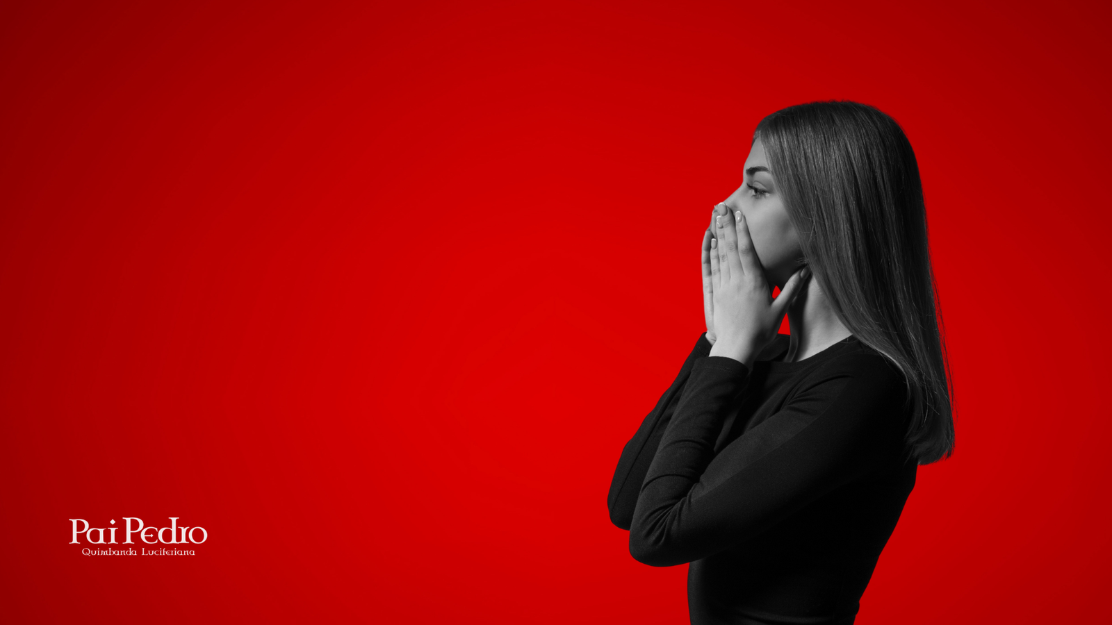 Mulher de perfil em preto e branco, com expressão de angústia e mãos cobrindo parcialmente o rosto, sobre fundo vermelho vibrante. Representa o sofrimento silencioso de quem está presa a um relacionamento sem compromisso, de que Ele não quer nada sério. No canto esquerdo, o logotipo “Pai Pedro – Quimbanda Luciferiana”.