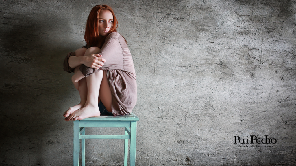 Qual o perfil da vítima do narcisista? Representação simbólica da solidão e vulnerabilidade emocional de quem sofre em relacionamentos abusivos.